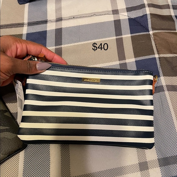 Handbag and accessories overload! - Picture 2 of 9